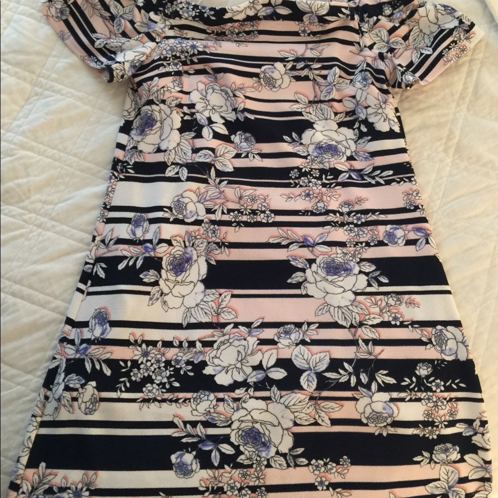 Jessica Simpson off the shoulder dress size 10